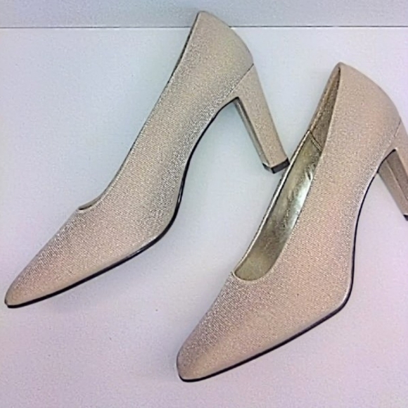 Women's 3" heel 👠, Sparkle Champagne/Nude color, SZ: 7 1/2M - Picture 2 of 13